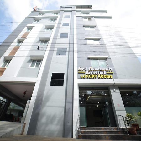 Sri Ganesh Grand Hotel ตีรูปาติ ภายนอก รูปภาพ