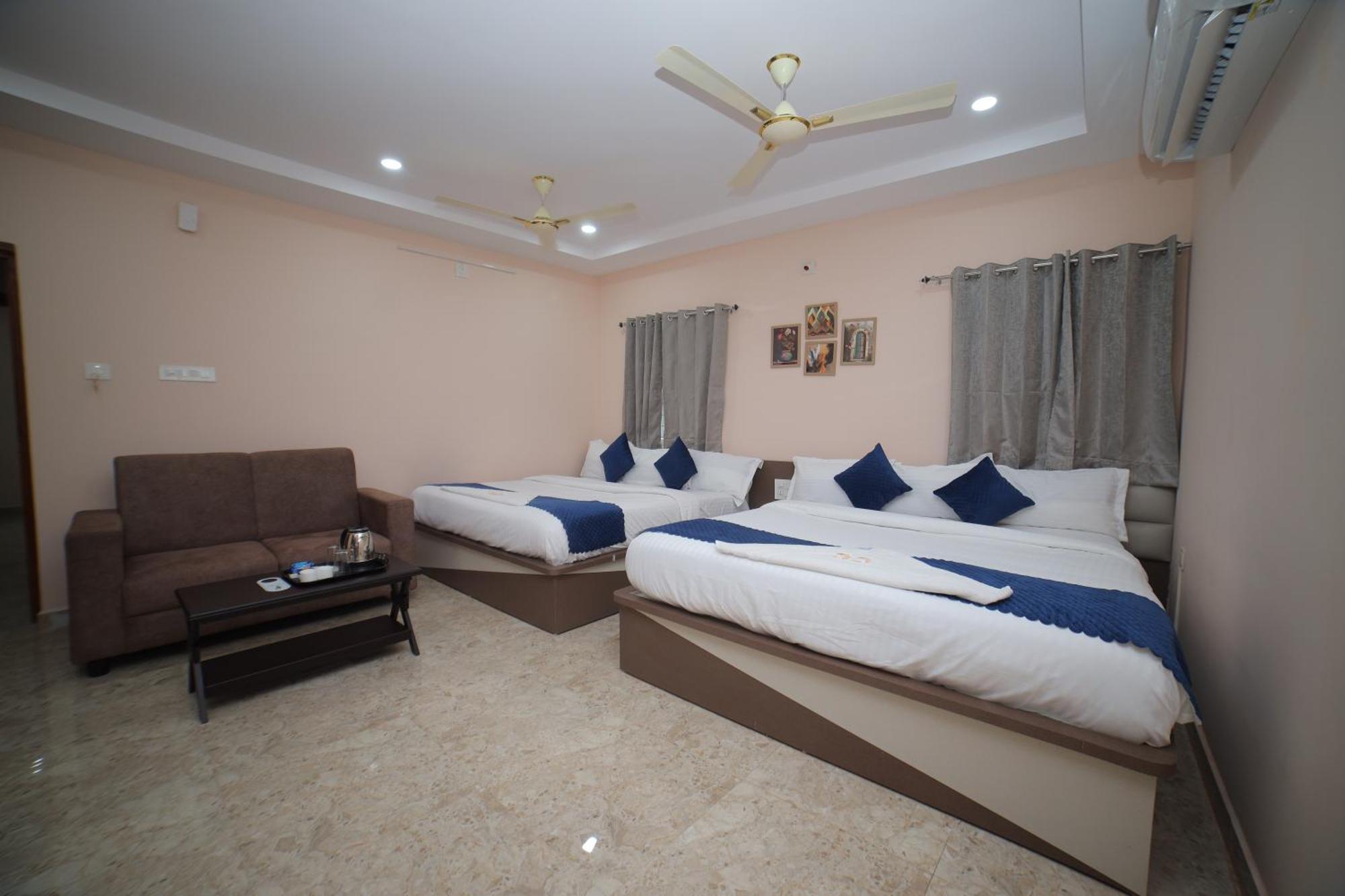 Sri Ganesh Grand Hotel ตีรูปาติ ภายนอก รูปภาพ