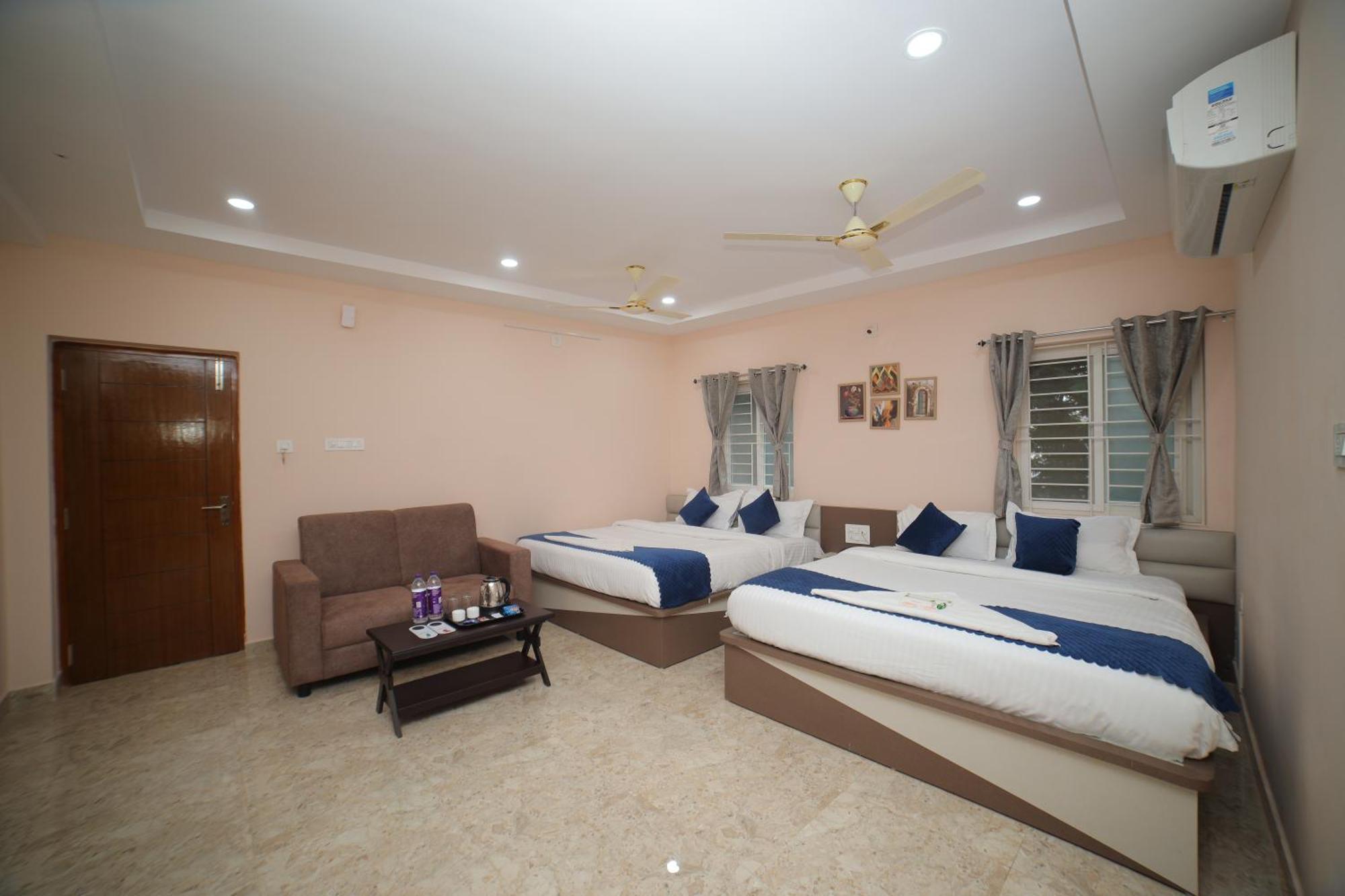 Sri Ganesh Grand Hotel ตีรูปาติ ภายนอก รูปภาพ