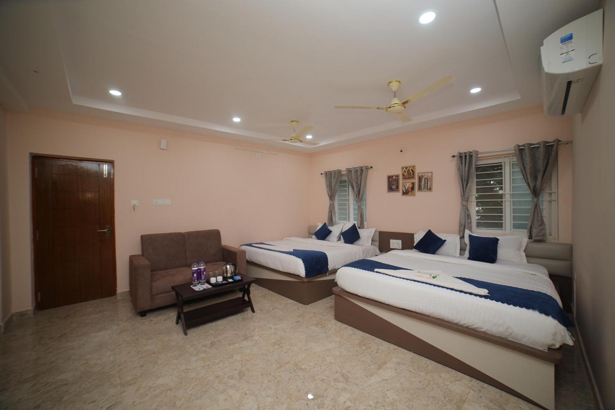 Sri Ganesh Grand Hotel ตีรูปาติ ภายนอก รูปภาพ
