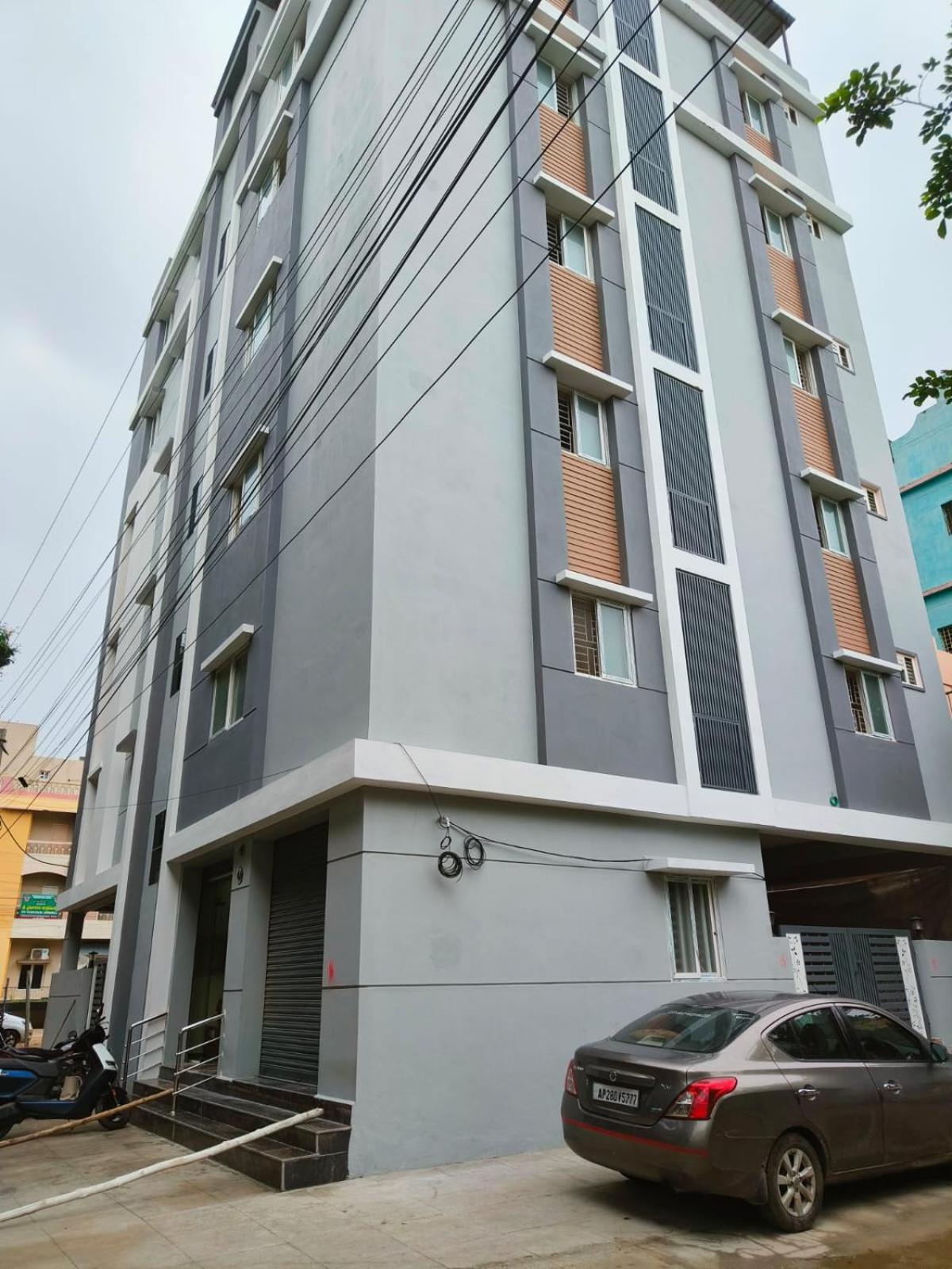 Sri Ganesh Grand Hotel ตีรูปาติ ภายนอก รูปภาพ