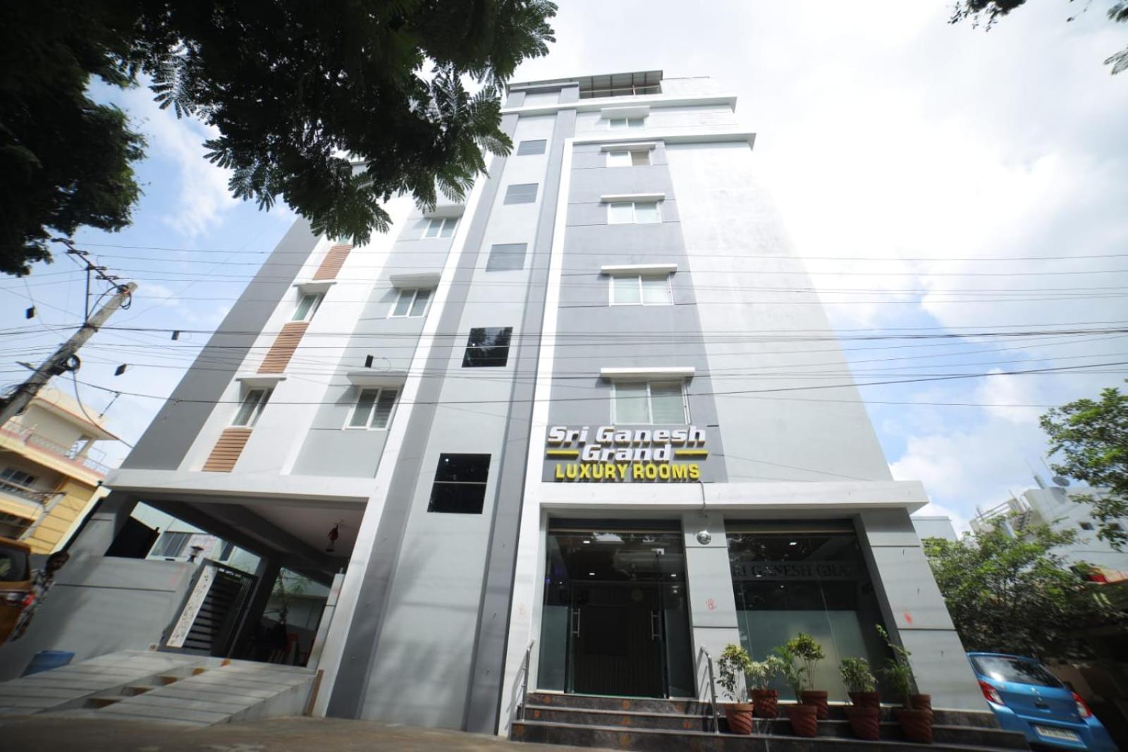 Sri Ganesh Grand Hotel ตีรูปาติ ภายนอก รูปภาพ