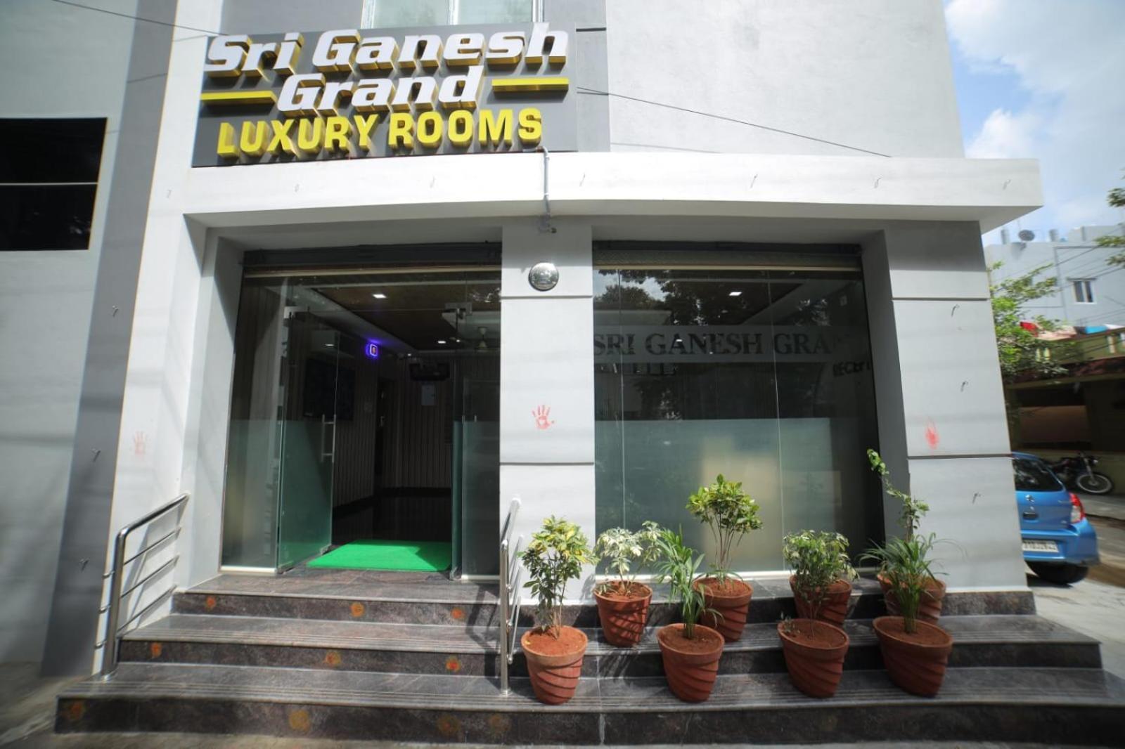 Sri Ganesh Grand Hotel ตีรูปาติ ภายนอก รูปภาพ