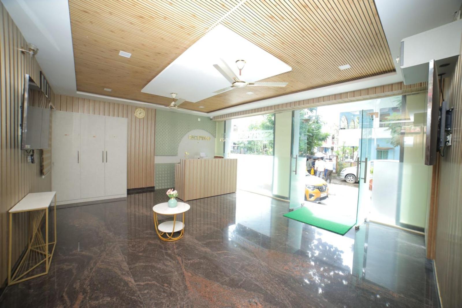 Sri Ganesh Grand Hotel ตีรูปาติ ภายนอก รูปภาพ