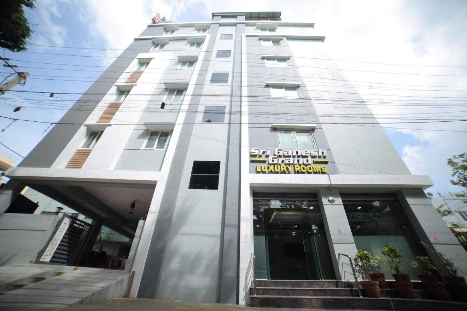 Sri Ganesh Grand Hotel ตีรูปาติ ภายนอก รูปภาพ